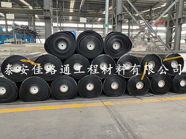 沼氣池建設工程中為何要選擇黑色土工膜？