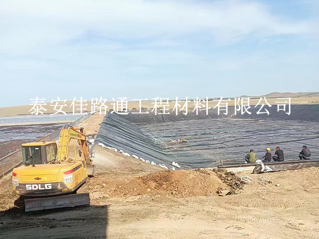 魚塘防滲土工膜外層損壞該如何應(yīng)對？