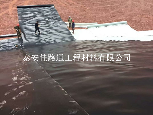 污水處理防滲膜損壞，這 5 大自然因素是主要原因