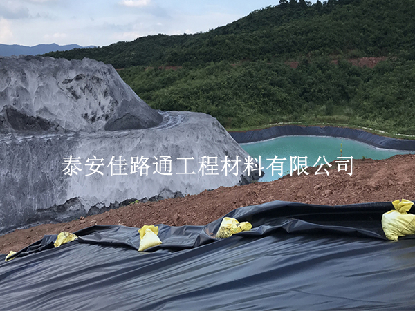 污水處理防滲膜為啥要覆土？這4個(gè)關(guān)鍵原因得搞懂