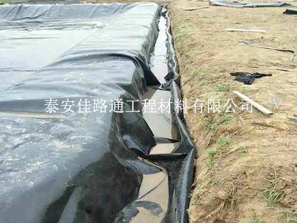 養(yǎng)殖防滲膜開裂不用慌！4 步處理技巧 + 預(yù)防方案全掌握